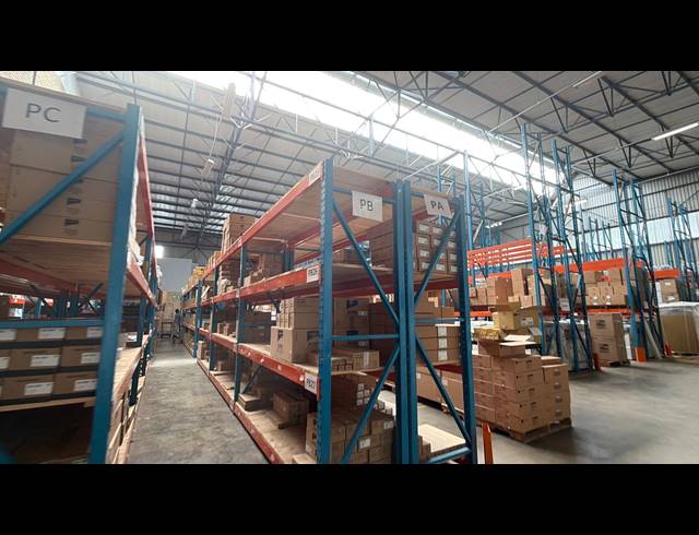 1,727M² WAREHOUSE TO LET IN TUNNEY